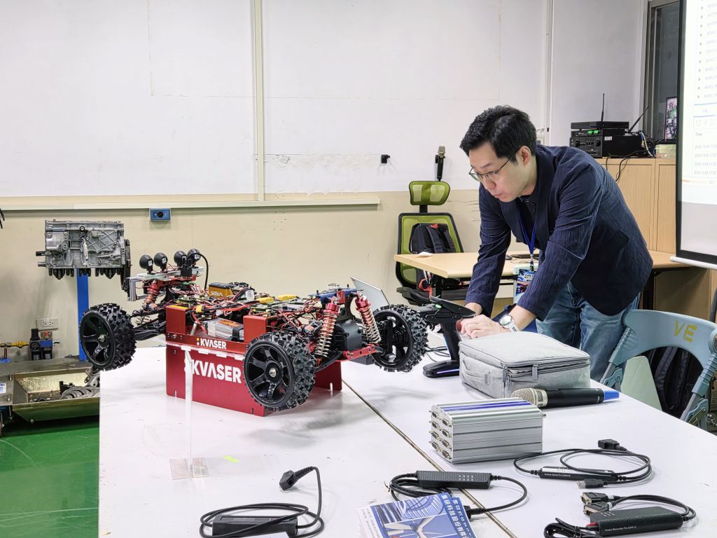 國立臺北科技大學場次 CanEduDev 編程訓練車實車展示