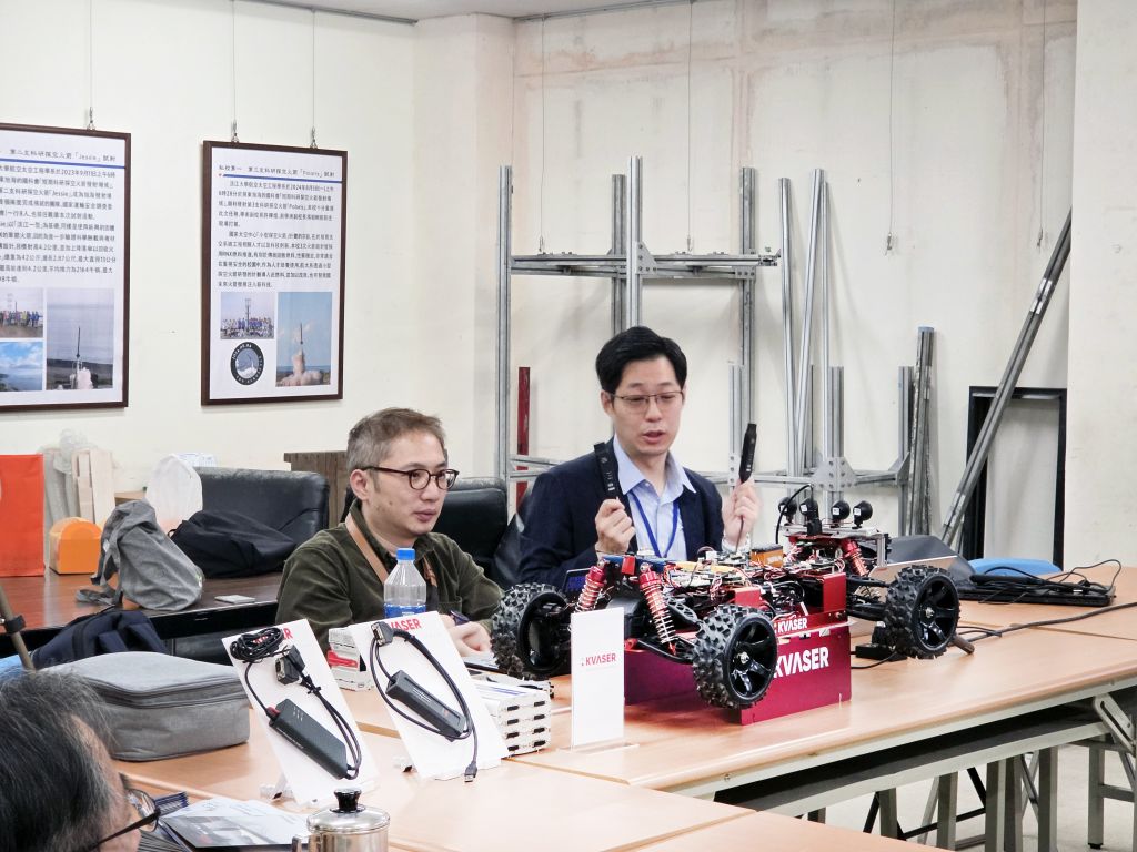淡江大學場次 Kvaser 介面連接編程訓練車觀察車輛訊號
